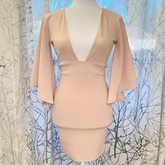 Nookie Dresses & Skirts - NOOKIE sand beige tan Nikita Kimono Mini Dress deep v-neck long bell sleeves